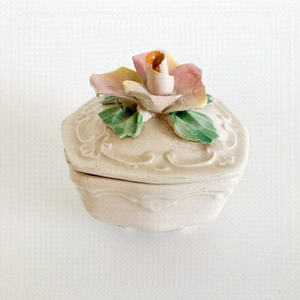 VINTAGE porcelain jewelry box